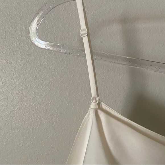 Express Off Shoulder Blouse In Ivory - Picture 5 of 9